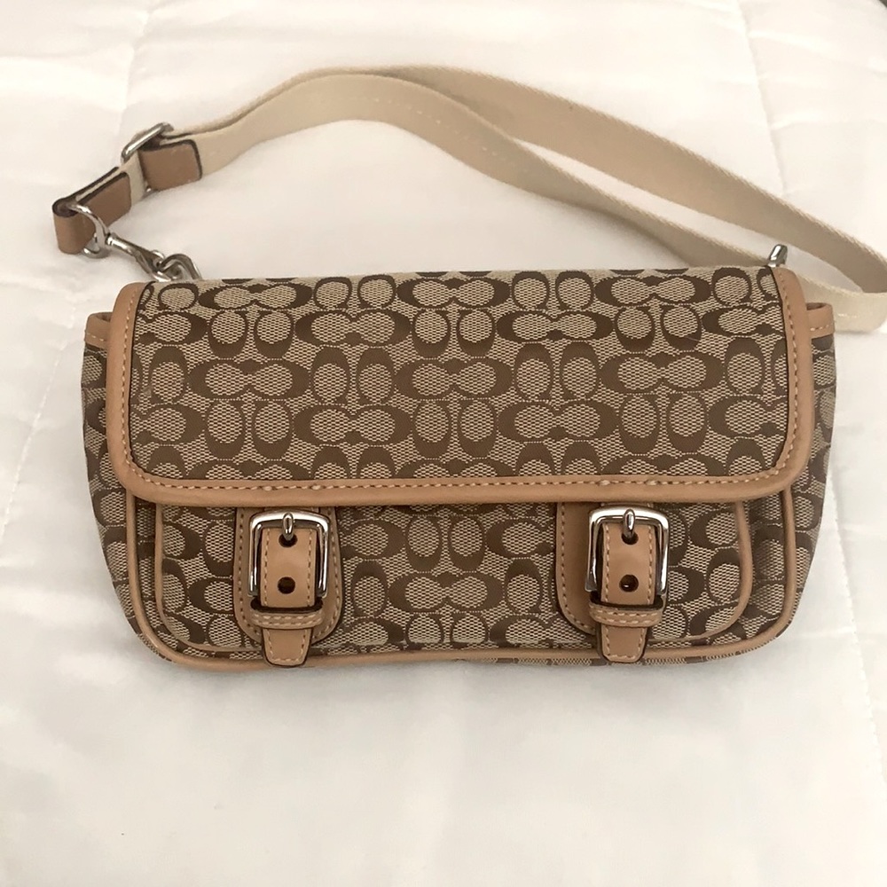 It’s back in style! Fanny packs turn crossbody!